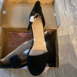 Black dress shoes for women